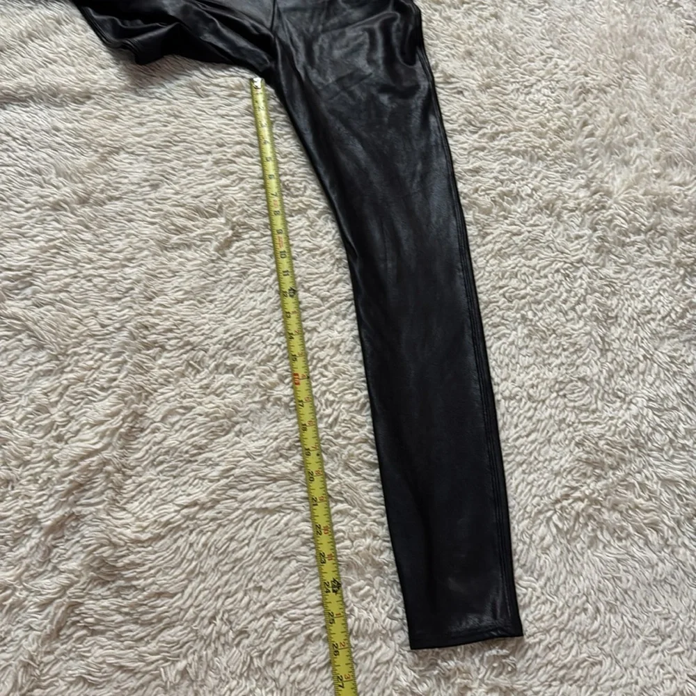 SPANXshape™ Faux Leather
Leggings size Large - Picture 12 of 13